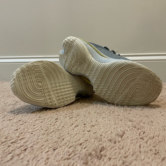 Curry 7 Floral - Picture 3 of 4